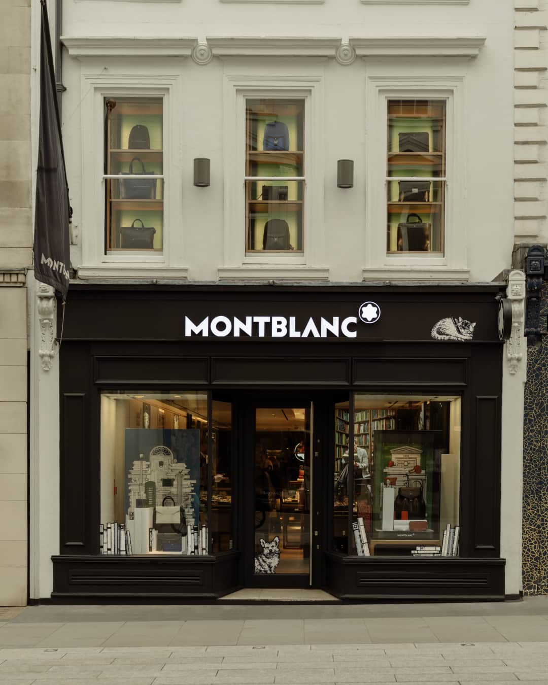 モンブランさんのインスタグラム写真 - (モンブランInstagram)「At its flagship boutique location in Bond Street, London, Montblanc draws inspiration from extraordinary literary destinations in its Library Spirit campaign, inviting visitors into its  universe of words as a brand rooted in the culture of writing.   The Mayfair location allows visitors to discover the latest collection designed by Marco Tomasetta, Meisterstück Selection Soft, along with other key featured products from the London Episode of the campaign. The Library Spirit – Episode: London embraces what makes this city so unique: A union of elegance and unconventionality.   #MontblancLibrarySpirit #InspireWriting」6月3日 19時29分 - montblanc