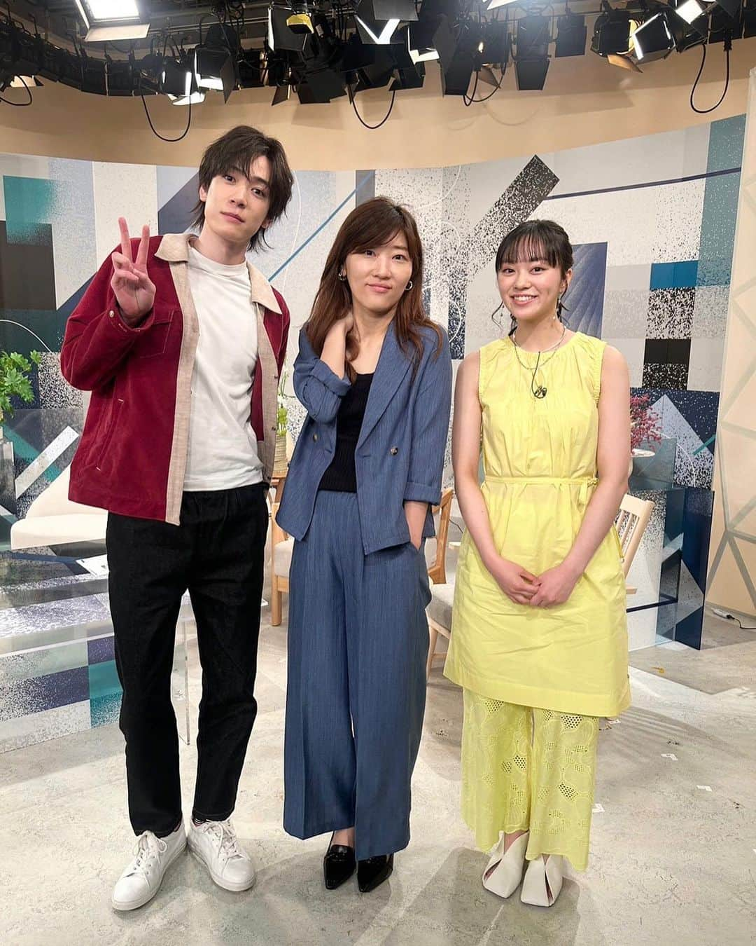 深尾あむさんのインスタグラム写真 - (深尾あむInstagram)「明日は、NHK短歌放送日です。 今回のお題は「傘」 是非ご覧ください！ ヒコロヒーさん内藤さんと😊 #nhk短歌」6月3日 19時31分 - amufukaofficial