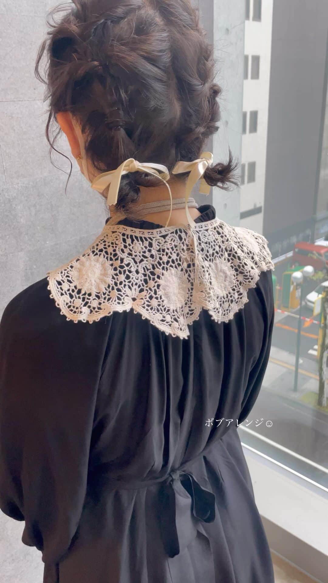 YUMIKOのインスタグラム：「ボブでも出来るツインアレンジ☺︎  お洒落でした♪  #結婚式ヘアアレンジ#札幌美容室#札幌美容師#sknow#ヘアアレンジ#お呼ばれヘア#결혼식#헤어#前髪パーマ#좋아요#卒業式ヘア#홋카이도」