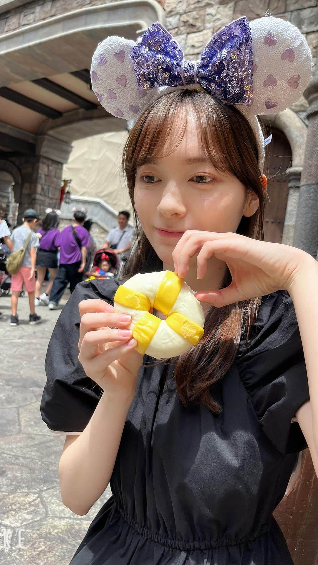 福井姫奈のインスタグラム：「すぐふざける🫠 食べ尽くした日やった🐶🤍  #disney#disneysea#ディズニー#ディズニーシー#ディズニーフード」