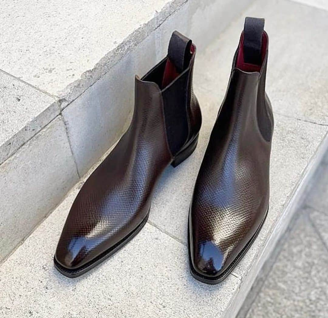 ガジアーノ&ガーリングさんのインスタグラム写真 - (ガジアーノ&ガーリングInstagram)「🚨No MTO Fee on the Burnham Boot🚨  This month we are waiving the MTO Fee on our iconic Wholecut Chelsea Boot… The Burnham  See a few great examples of how clients have customised this boot previously.   To take advantage of this offer please email us: sales@gazianogirling.com  #ggburnham #gazianogirling #chelseaboot #mensshoes #style」6月3日 19時45分 - gazianogirling