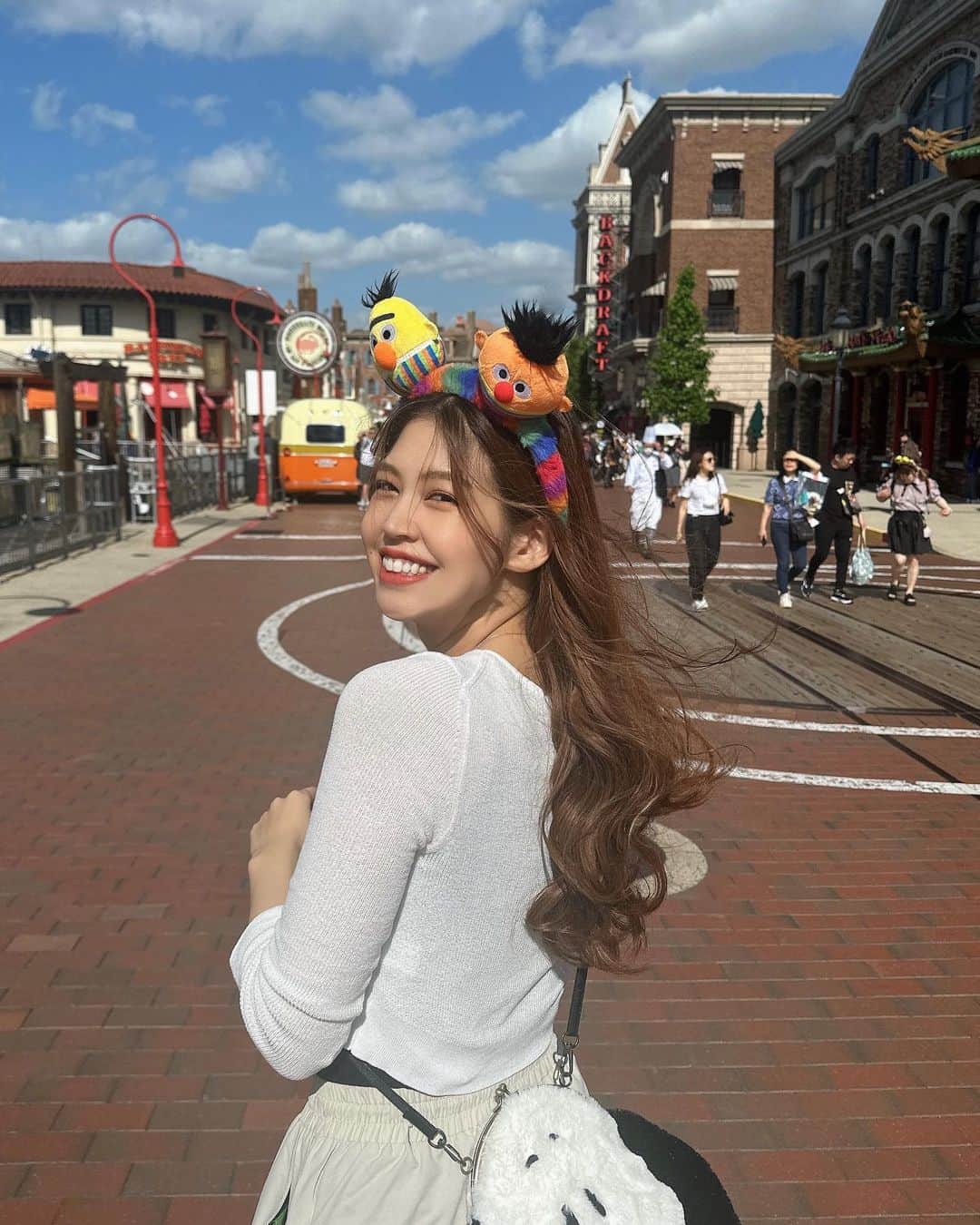 のインスタグラム：「、 ユニバ🧡💛  久しぶりにハリドリ乗ったら 怖かったけどやっぱ楽しかった🌈  次行くのはホラーナイトかな👻🖤 たのしみ！はよお化け屋敷行きたい！ 、 、 、 #つぼみ大革命 #つぼみ #吉本 #よしもと #アイドル #idol #大阪 #東京 #神戸 #ライブ #instagood #いいね #フォローミー #ユニバーサルスタジオジャパン #ユニバフード #ユニバ好きと繋がりたい #USJ #usjフード #セサミストリート #スヌーピー」