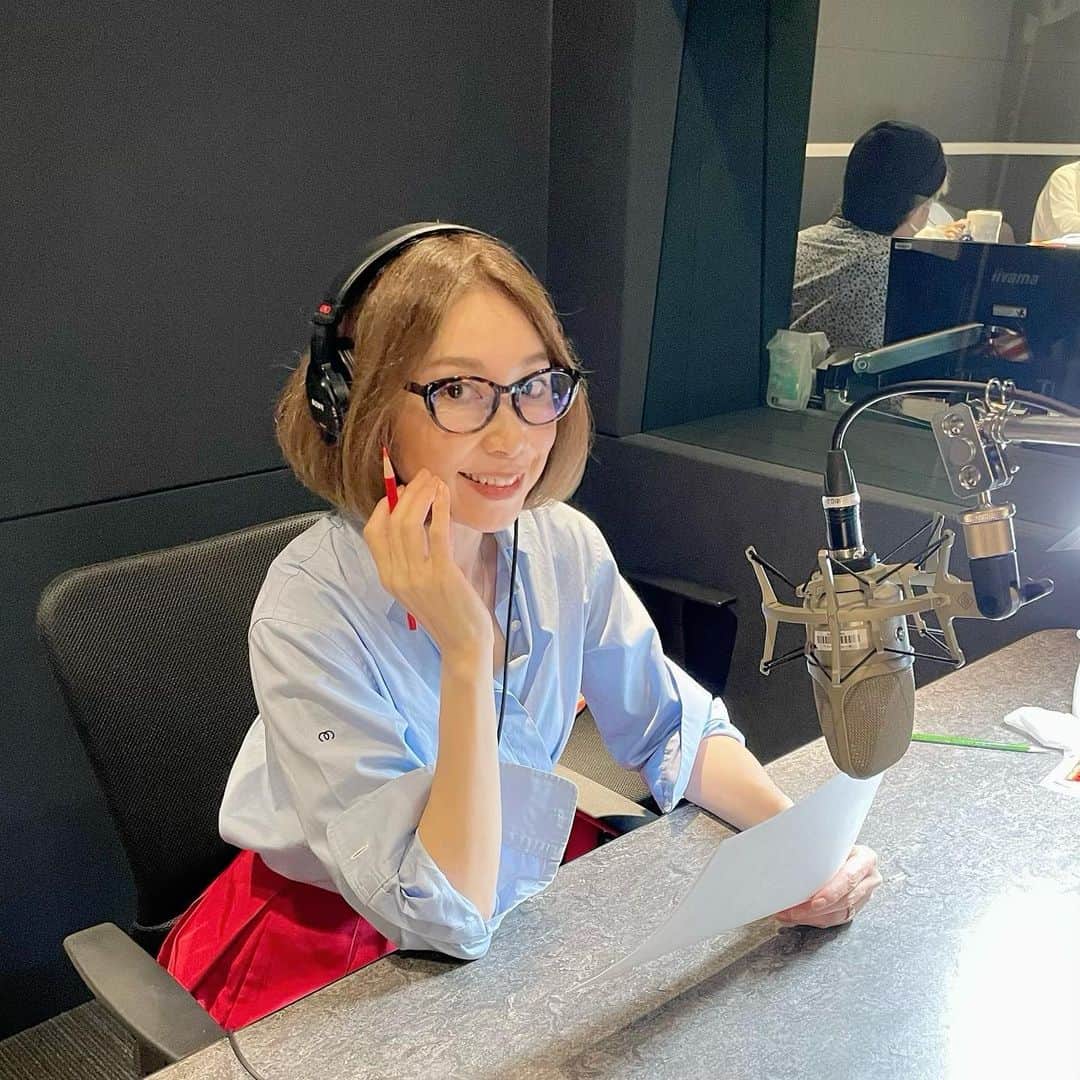 のインスタグラム：「・ 私が18年間😵ナレーションを務めている 📺『HIT SONG MAKERS 栄光のJ-POP伝説』 次回は、今年デビュー50周年を迎え“シティポップ“というジャンルを確立したと言っても過言ではない作曲家の林哲司さん！  番組では今聴いても色褪せることない名曲の数々を、ご本人の解説と共に最新コンサートの模様も！  林哲司さんの代表楽曲は、 「悲しみがとまらない」杏里／「セプテンバー」竹内まりや／「悲しい色やね」上田正樹／「ふたりの夏物語」/杉山清貴とオメガトライブ、「BOYのテーマ」／菊池桃子／「真夜中のドア」松原みき／「北ウィング」中森明菜／「愛情物語」原田知世／「ワルツを踊らせて」美空ひばり その他多数アーティストに作品提供されています。  絶対に耳にしたことのある名曲ばかり♪ 是非、ご覧ください📺  ●HIT SONG MAKERS 栄光のJ-POP伝説　BSフジ 　2023年6月11日(日) 17:00～18:00  https://www.bsfuji.tv/hitsongmakershayashi/pub/index.html  #ヒットソングメーカーズ #HITSONGMAKERS #栄光のJ-POP伝説 #林哲司 #野宮真貴 #missmakinomiya」