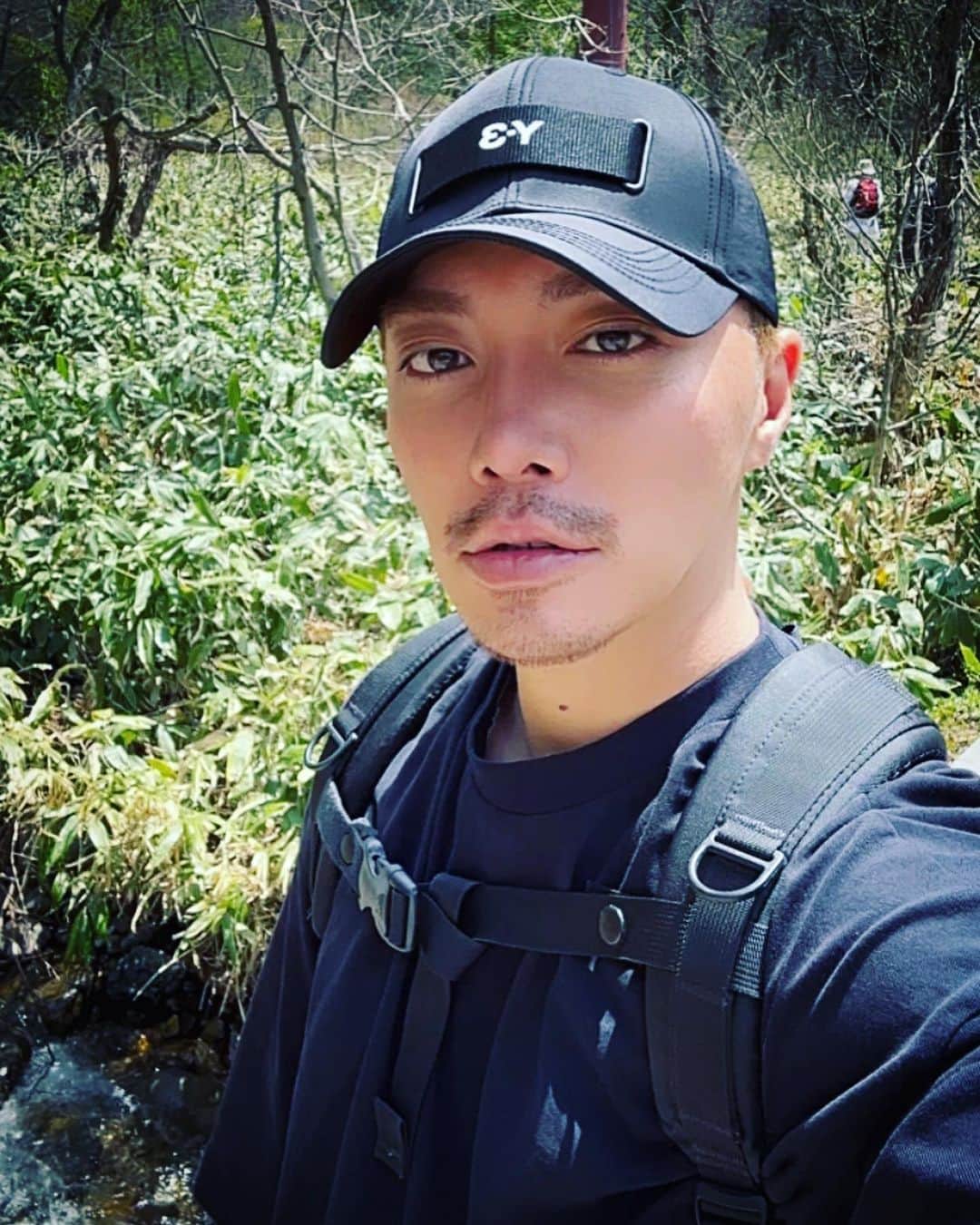のインスタグラム：「雪解けの春に咲く水芭蕉を 見にHiking してきました。 中々ハードな13kmの道のりでしたが、最高の体験でした。  #尾瀬ヶ原  #水芭蕉  #大自然  #ハイキング  #hiking  #ozenationalpark   WEAR  #adidasy3  #louisvuitton  #gregoryjapan」