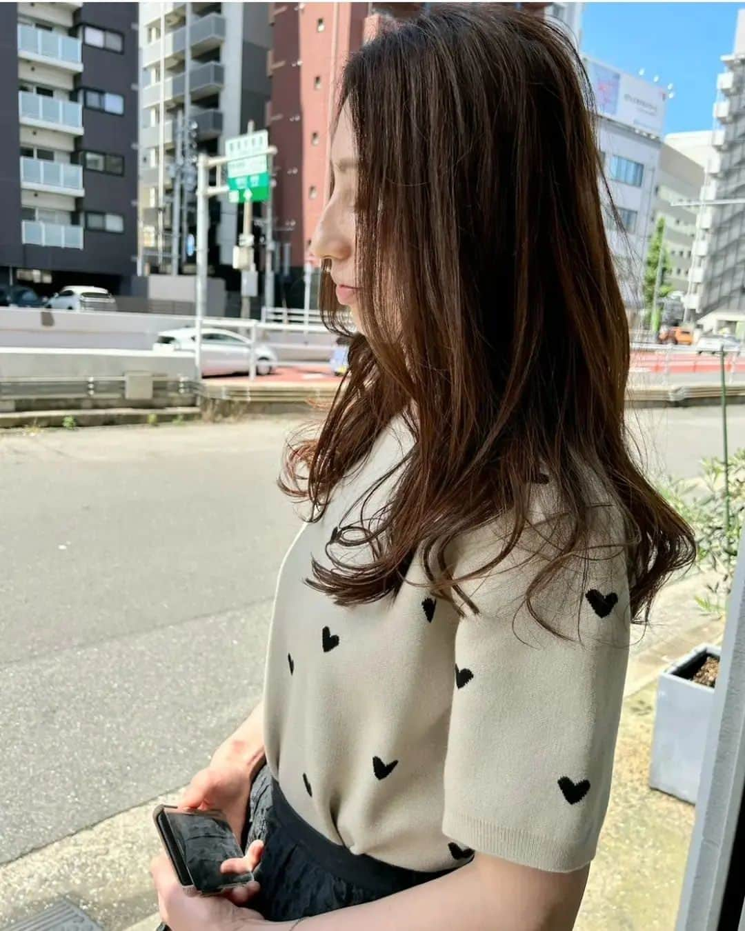 kyonkyon5577さんのインスタグラム写真 - (kyonkyon5577Instagram)「. 月１のヘアメンテナンス💇‍♀️ 梅雨&紫外線で調子がくるいやすいのでヘアメンテナンスが大事💕 整うと気持ちも落ち着きますね✨ ベージュの🖤ニットは再販でやっとgetできました🥰 . #ヘアメンテナンス#selectshop__k#cygne__2#シーニュ#ロジェヴィヴィエ#HERMES#ピコタン#Cartier#カルティエ#rogervivier#cygne」6月3日 19時57分 - kyo.807