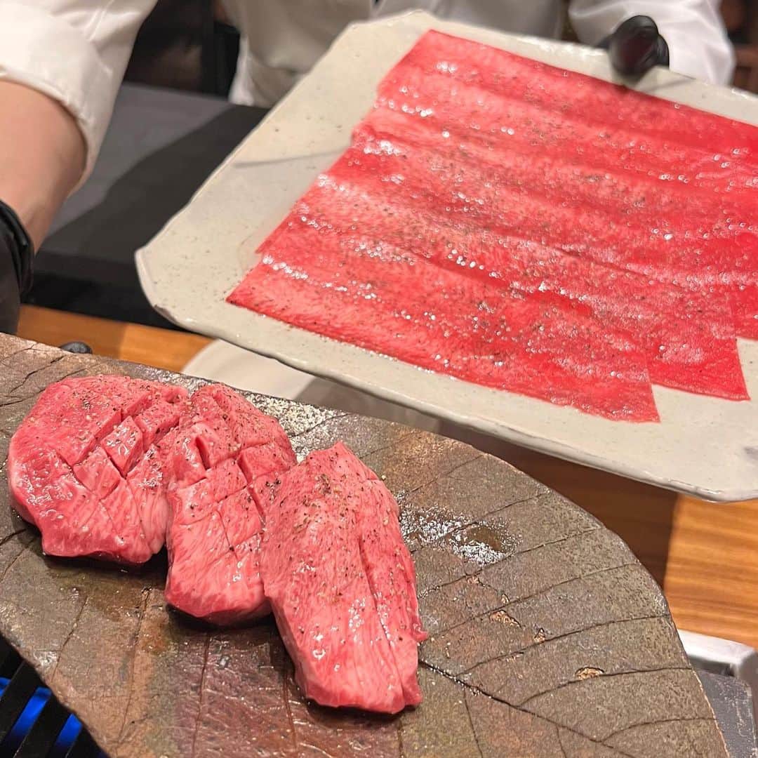加藤里奈さんのインスタグラム写真 - (加藤里奈Instagram)「⋆ 千種にある、 @yakiniku_quon さん、 最高満足度の焼肉屋さんだった〜😭🙏🏻  目の前でお肉を焼いてくれて、 ベストな状態で食べれるんです！♡  コースはいろいろな種類のお肉をいろーーんな食べ方で楽しめるので、最後まで飽きない！🍖  美味しかった〜ご馳走様でした。 またいきたい！🥰  #カフェ #カフェ巡り #カフェスタグラム  #カフェご飯  #栄グルメ #千種グルメ #名古屋グルメ #名駅グルメ #名古屋ディナー #名古屋カフェ #名古屋駅グルメ #名古屋テイクアウト #愛知県 #名古屋 #大須グルメ #愛知ディナー #焼肉 #名古屋焼肉」6月3日 20時00分 - katoco0326