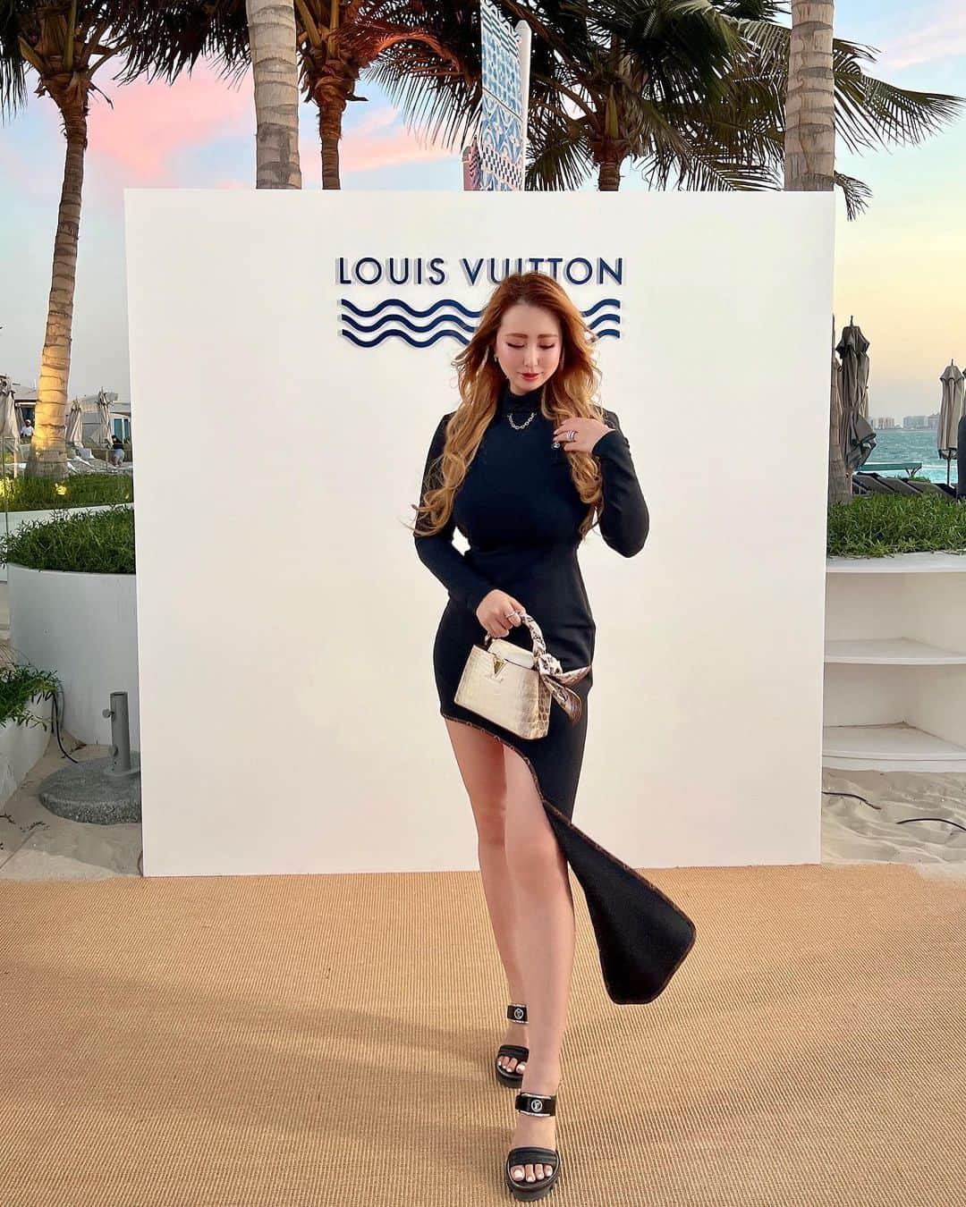 ayuさんのインスタグラム写真 - (ayuInstagram)「LOUIS VUITTON  Women’s Ready to Wear  Resort Collection💙🌴  #louisvuitton#readytowear#resortwear#summercollection#lv#burjalarab」6月3日 20時02分 - ayu888ayu