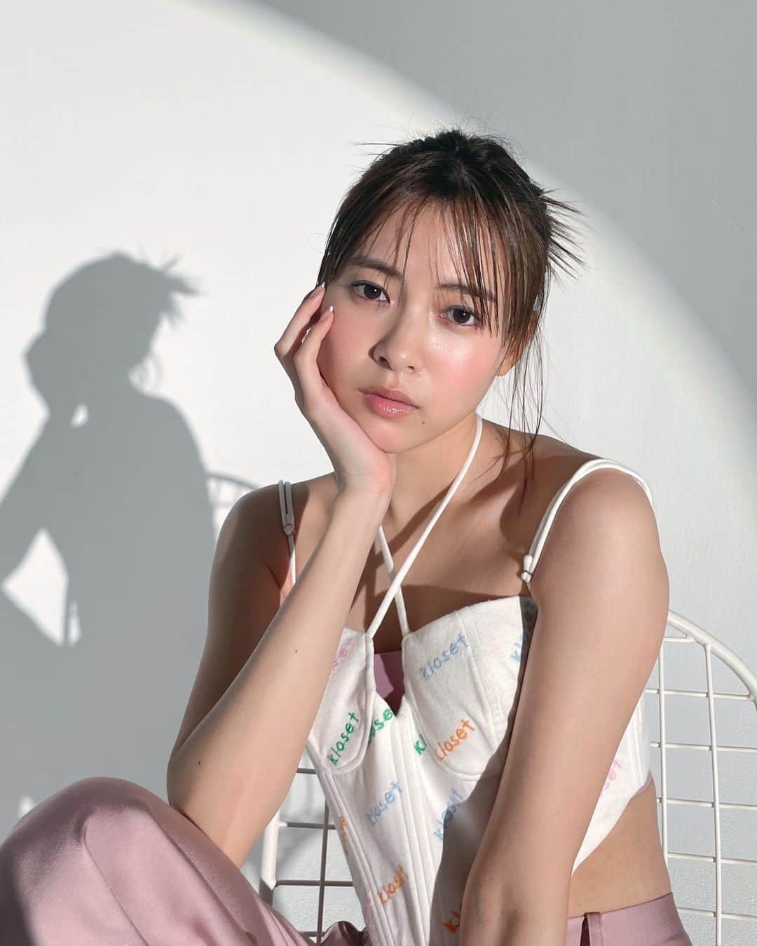 bis_web bis [ビス] さんのインスタグラム写真 - (bis_web bis [ビス] Instagram)「𓊆𝑂𝐹𝐹 𝑆𝐻𝑂𝑇 & 𝑃𝑅𝐸𝑆𝐸𝑁𝑇 𓊇  発売中の#bis7月号 から #新條由芽 ちゃんのオフショを公開🍇 チェキプレゼントもあるよ🤍 ┈┈┈┈┈┈┈┈┈┈┈┈┈┈ ⌇𝑃𝑅𝐸𝑆𝐸𝑁𝑇 ⌇ 由芽ちゃんのサイン入り チェキをプレゼント🎞️✏️  応募方法　 ・ @bis_web をフォロー ・この投稿にいいね ・この投稿に 「夏休みにやりたいこと」を コメントすると当選確率が アップするよ🍉🌻  応募期間 6月11日（日）まで ご応募お待ちしてます.ᐟ.ᐟ ┈┈┈┈┈┈┈┈┈┈┈┈┈┈ #bis_web」6月3日 20時11分 - bis_web