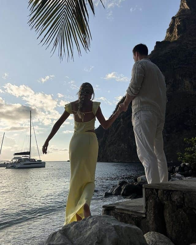 Beginning Boutiqueさんのインスタグラム写真 - (Beginning BoutiqueInstagram)「Island lovers 💛 The beautiful @jessnoons wears our best-selling Anna Yellow Crop Top & Anna Midi Skirt!」6月3日 20時30分 - beginningboutique