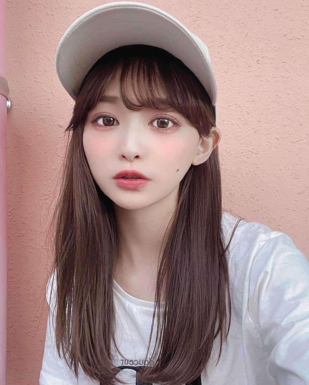 りなてぃさんのインスタグラム写真 - (りなてぃInstagram)「⁡ ⁡ ⁡ 悩みすぎた。何枚目がすき？🥺🤍 ⁡ 珍しくキャップ買った🧢🤍 理想のキャップに出会えて幸せなり。 ⁡ それよりみんな台風大丈夫だった？ 名古屋は本当にやばそうだった😨 ⁡ ⁡ #メイク #自まつ毛メイク #カラコン #コーデ #アクセサリー #ヘアアレンジ #コスメ #クイミー #てぃー #りなてぃー #ootd #code #outfit #fashion #cuimie ⁡ ⁡ ⁡」6月3日 20時24分 - rinatea_25