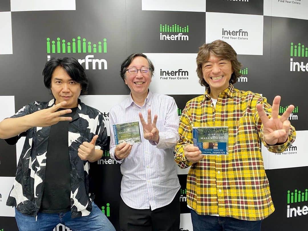 マサ小浜のインスタグラム：「interFMの素敵な番組「RADIO DISCO」の　「ディスコ・サーチン」にゲスト出演させていただきました〜 サイコーに楽しかったです！   DJ OSSHYさん、吉岡正晴さん、Sayokoさん、龍くん、スタッフの皆様　ありがとうございました！  たまたま横のスタジオでお仕事されていた佐藤タイジさんにもご紹介いただきサイコー  #radiodisco #djosshy #吉岡正晴 #亀井佐代子 #interfm #masakohama #マサ小浜 #佐藤タイジ」