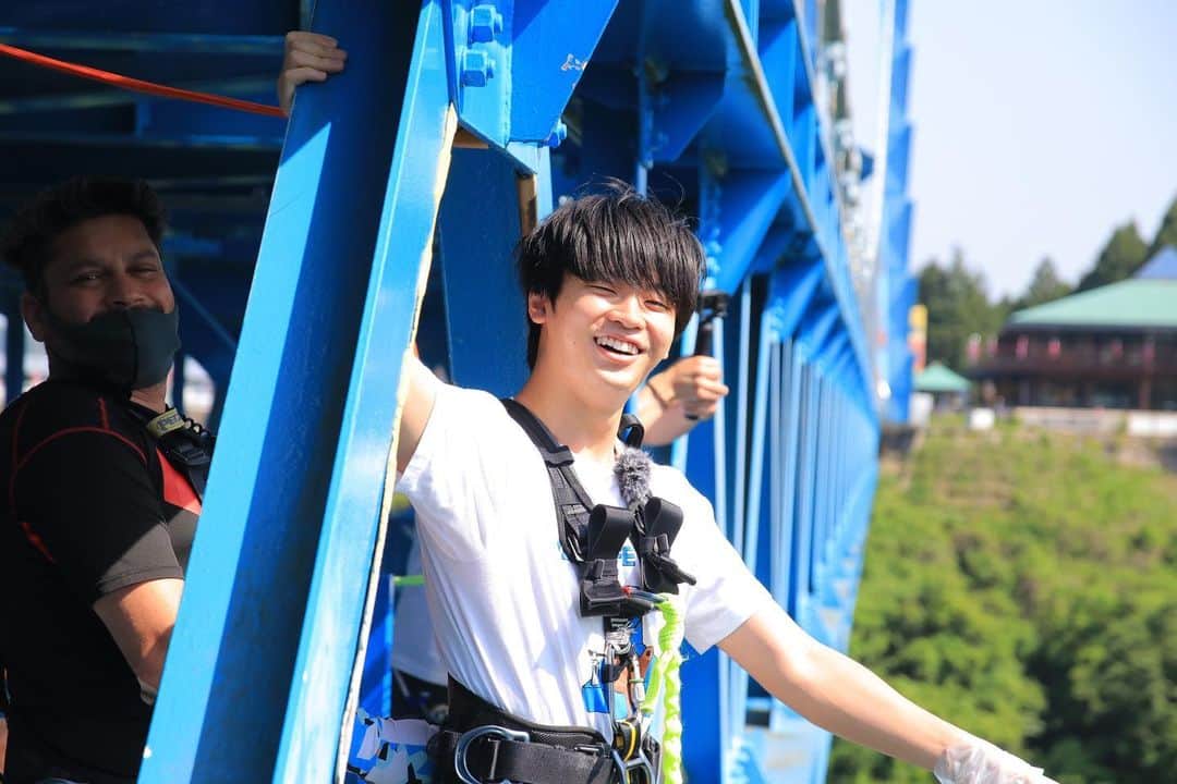 すしらーめん《りく》さんのインスタグラム写真 - (すしらーめん《りく》Instagram)「ちゃんとしたバンジー実は初めて飛んだ！ カメラでみんなと繋がって無かったら普通に怖過ぎて漏らしてたと思います。 #バンジージャンプ #龍神大橋 #茨城＃すしらーめんりく #ユーチューブ」6月3日 20時42分 - sushi_riku