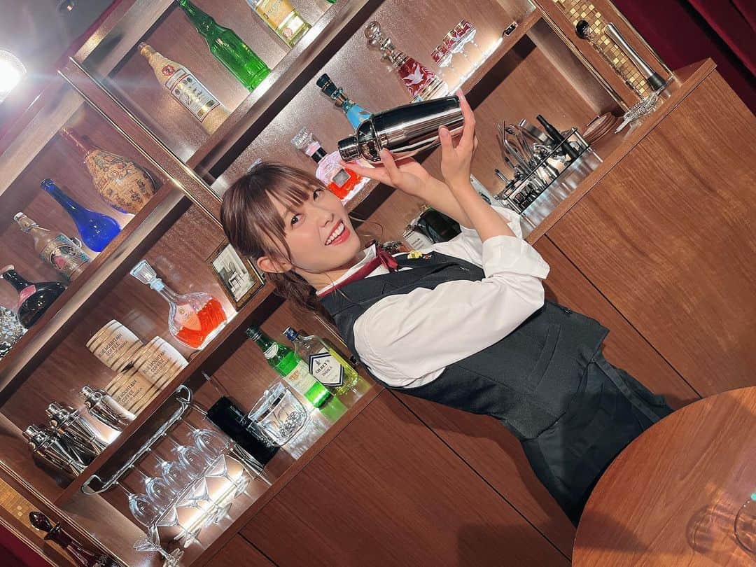 のインスタグラム：「「#NewsBAR橋下」 新装開店🍷  会員制(？)BAR として 今日からリニューアル✨  初回ゲストは… 立憲民主党・ 泉健太代表！！  ここだけのナイショ話が たくさん飛び出そうな予感なので… 21:00より是非ご覧ください👀  バーテンダーとして お酒の作り方を練習中です…🍸」