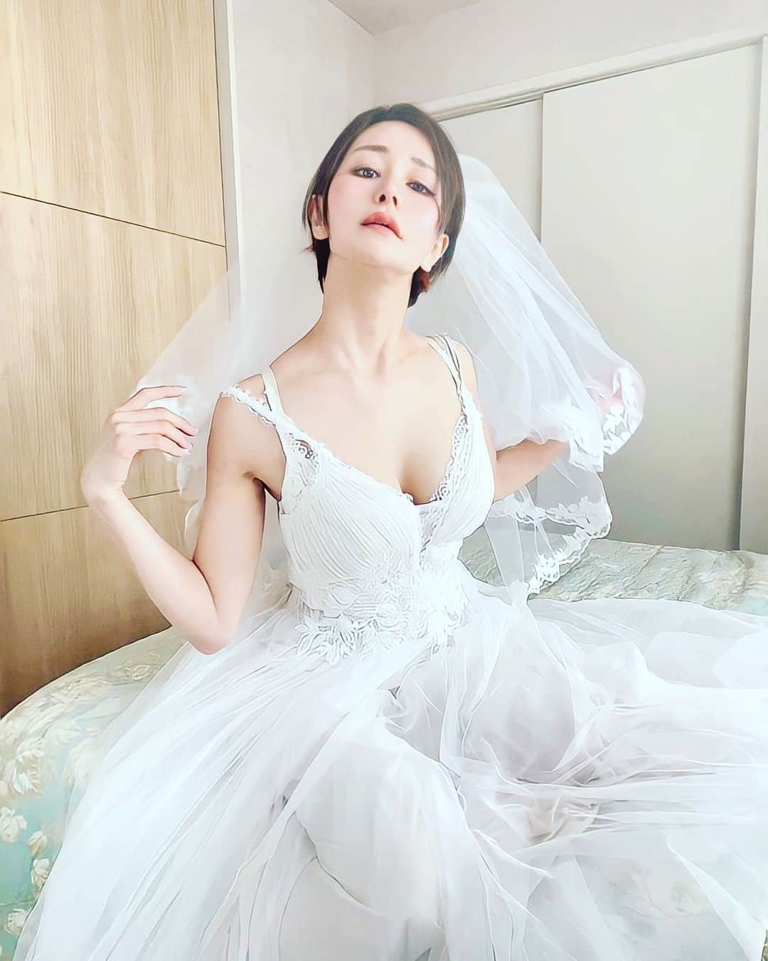 明里ともかのインスタグラム：「June Bride ・ ・ ・ #junebride」