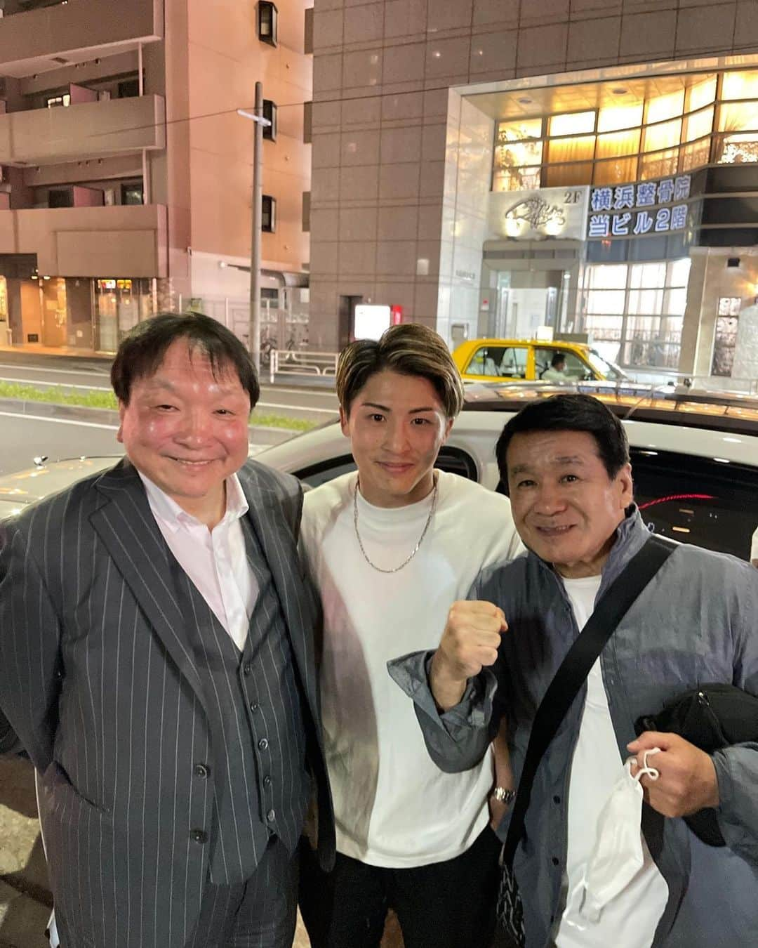 渡嘉敷勝男（渡嘉敷ボクシングジム）のインスタグラム：「大橋会長と井上チャンピオンと  #大橋秀行 会長 #井上尚弥 チャンピオン #渡嘉敷勝男 #渡嘉敷勝男竹原慎二畑山隆則公式チャンネル #boxing  #boxer #世界チャンピオン」