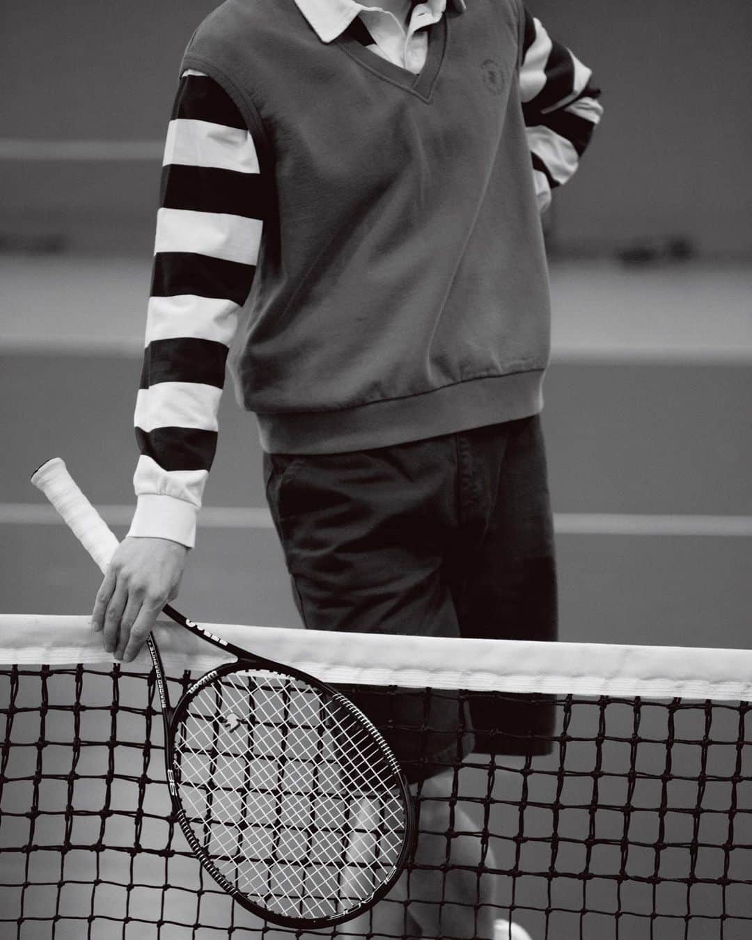 GRINDのインスタグラム：「. PALMES for GRIND Vol.106 2023 SPRING/SUMMER  “HOW TO TENNIS” photography by SIMON HEGER KNUDSEN  SHAKE HANDS  Only shake hands once the match is through. Maybe do it before if you want. You' Il psyche out your enemy. Look them in the eye and press hand firmly. Show them the control you will have in the match. So they know you are here to have fun and kill yourself on the court, beating them too.  握手は試合が終わってからでいい。なんなら前にやってもいい。敵を萎縮させる。相手の目を見て、しっかりと手を握って。試合を自分がコントロールできることを相手に示す。そうすればあなたがコートで楽しみ、相手を打ち負かすためにここにいることがわかる。  Director_Nikolaj Hansson Styling_Sofie Raven Edit_Shuhei Kawada  #grind #grindmagazine #unexpected #palmes」
