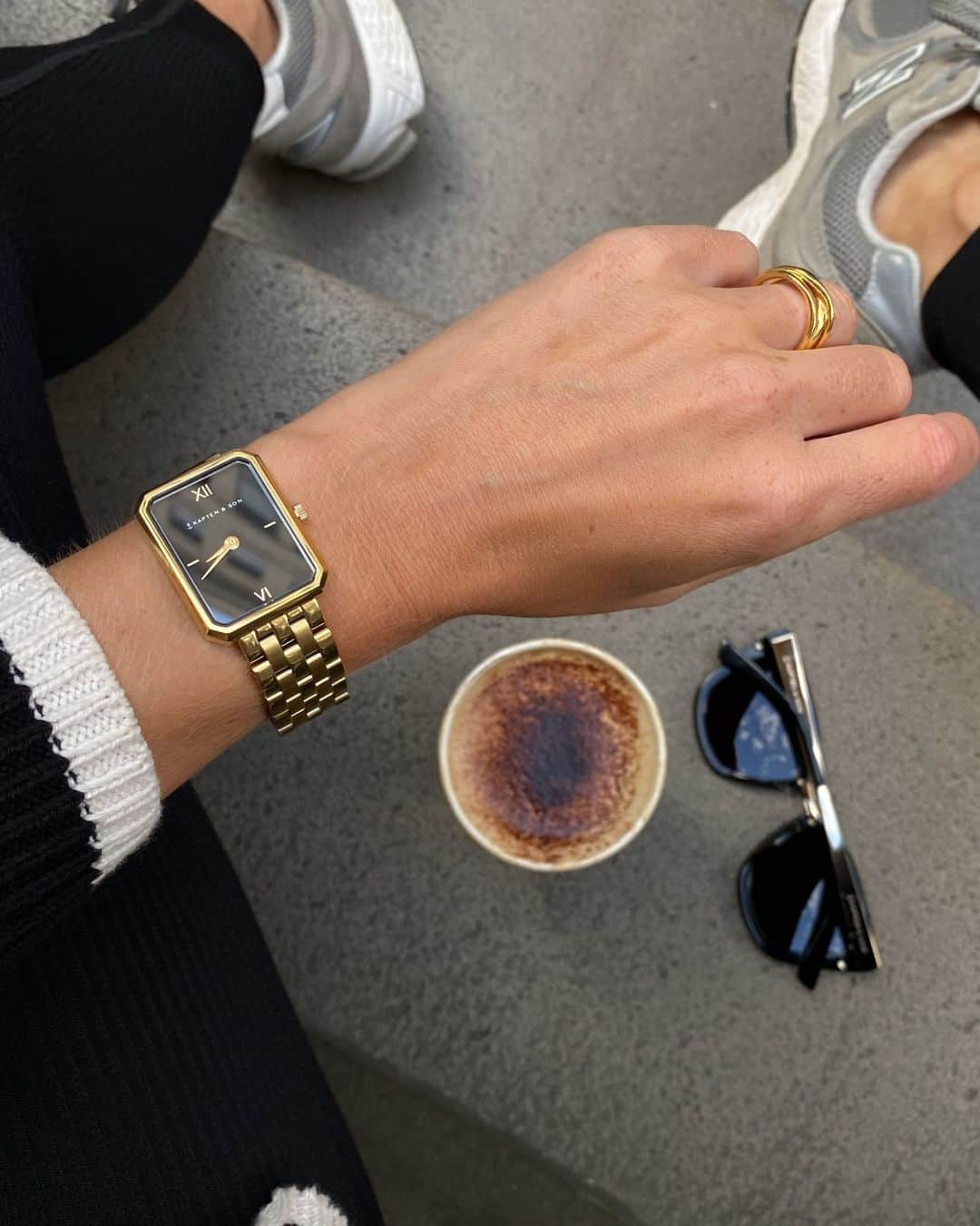 Kapten & Sonさんのインスタグラム写真 - (Kapten & SonInstagram)「Details ✨ @tessplk is wearing to her coffee date our Grace Gold Black Steel #bekapten #betheexperience #inspo #casualchic #fashion #fashionblogger #fashioninspo」6月3日 21時00分 - kaptenandson