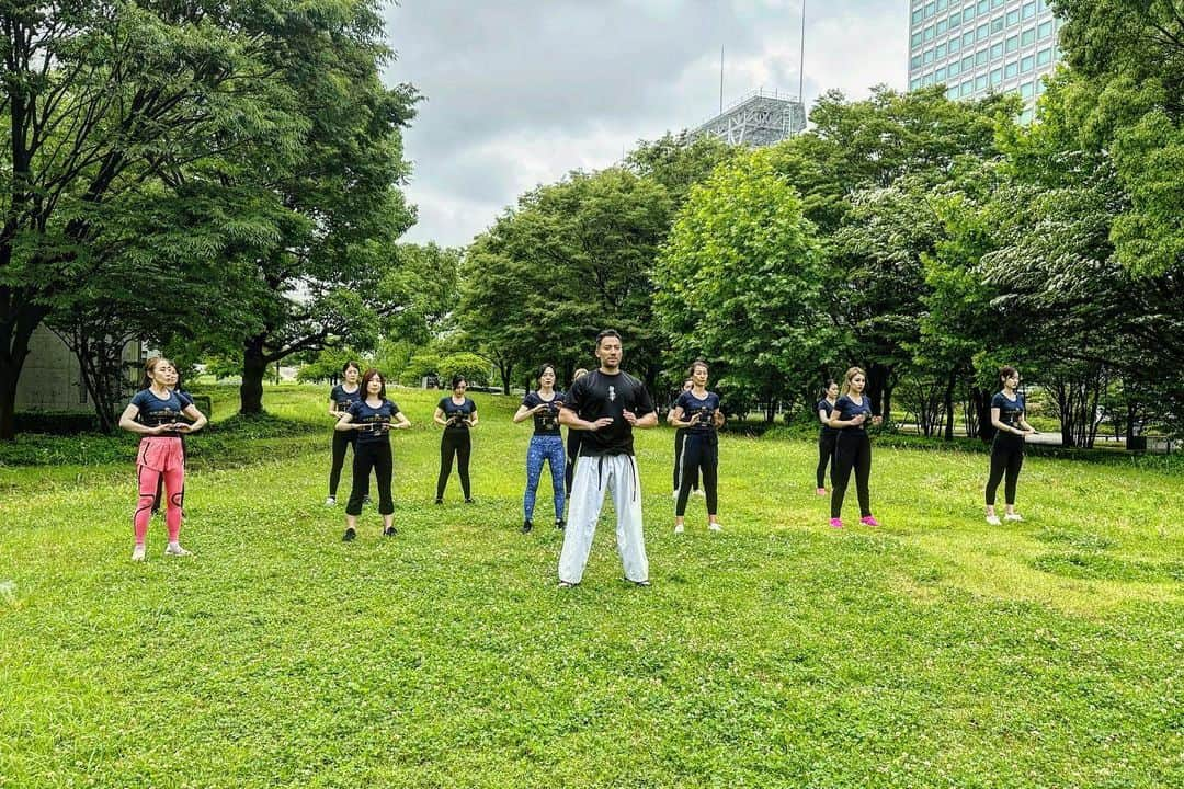 ベリッシモ・フランチェスコさんのインスタグラム写真 - (ベリッシモ・フランチェスコInstagram)「Training breathing techniques！☀️ 呼吸法を勉強中！押忍！😌 Alleniamo le tecniche di respirazione!🥋 #ベリッシモ #料理研究家 #空手家 #karate #呼吸法 #武道 #やさしい空手 #森上派 #極真会館 #極真空手 #美ボディ空手 #美ボディ #美ボディメイク #ベリッシモ流空手術 #ベリッシモ空手教室 #ベリッシモ空手 #空手教室 #ベリッシモ道場 #道場 #老若男女 #karatekaromano #vialaspezia63 #karatelife #karatetraining #karategirl #karatefamily #mrsearth #msworldinternational #internationalms #japanesegirl」6月3日 21時00分 - bellissimoyoshi