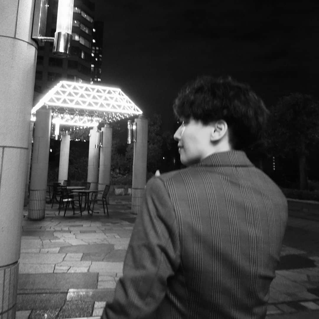 ひなたさんのインスタグラム写真 - (ひなたInstagram)「素敵なスーツに身を包まれて👞  最近マイブームの結婚式♡ またまたお呼ばれしたので新調しました。  結婚式もパーティーも仕事もデートも行くもヨシ。 もう裸にスーツのペイント入れちゃお  このダブルボタンのベストたまらんくないですか。 ため息出るほどかっこいいな。  suit👔☞@hanzelandgreteljp  #マイブームの話」6月3日 21時00分 - imomuhi_nata