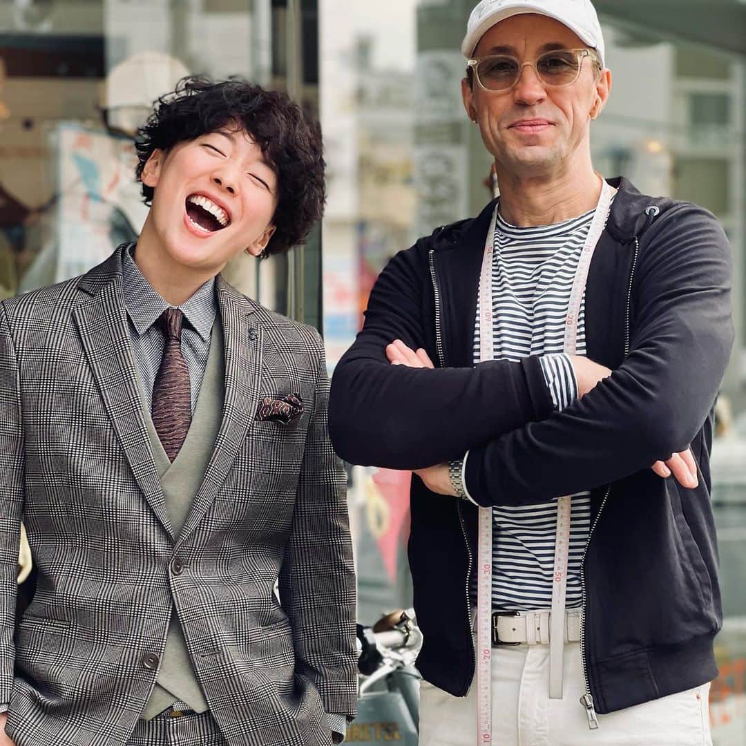 ひなたさんのインスタグラム写真 - (ひなたInstagram)「素敵なスーツに身を包まれて👞  最近マイブームの結婚式♡ またまたお呼ばれしたので新調しました。  結婚式もパーティーも仕事もデートも行くもヨシ。 もう裸にスーツのペイント入れちゃお  このダブルボタンのベストたまらんくないですか。 ため息出るほどかっこいいな。  suit👔☞@hanzelandgreteljp  #マイブームの話」6月3日 21時00分 - imomuhi_nata