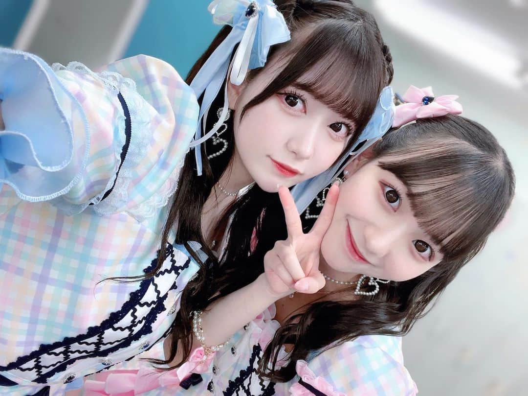 水野愛理のインスタグラム：「うちらがキキララってこと？💙💗  🌟  🌟  🌟  🌟  🌟  🌟  🌟  🌟  🌟#アイドル #idol #アイドル衣装  #衣装  #水色 #ピンク #量産型ヲタク #量産 #自撮り #他撮り #雰囲気好きな人いいね」