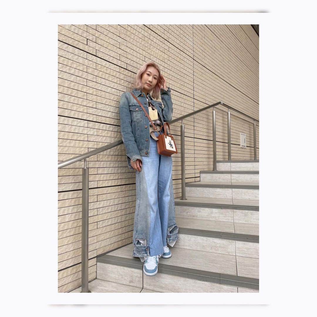 稲葉るりさんのインスタグラム写真 - (稲葉るりInstagram)「denim day  #denim #デニム　#nudiejeans  #nudie #ヌーディージーンズ #levis  #リーバイス　#リメイク　#80年代　#80年代ファッション　#nike #ナイキ　#ナイキスニーカー #デニムジャケット　#デニムジャケットコーデ　#デニム　#デニムコーデ　#リメイク　#リメイクファッション #Disney #ディズニー　#ディズニーストア　#ドナルドダック　#ドナルド　#ヘア　#ハイトーンヘア　#ハイトーン　#ピンク　#ピンクヘア　#ヘアメイク　#ヘアメイクアップアーティスト」6月3日 21時13分 - make_up_yuka