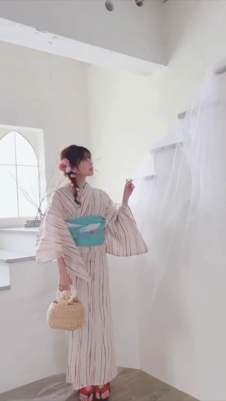 加賀美早紀のインスタグラム：「人の少ない街で 浴衣でお祭り行きたい。  女の子で浴衣デートした事ある人いてますか？  #浴衣 #浴衣デート」