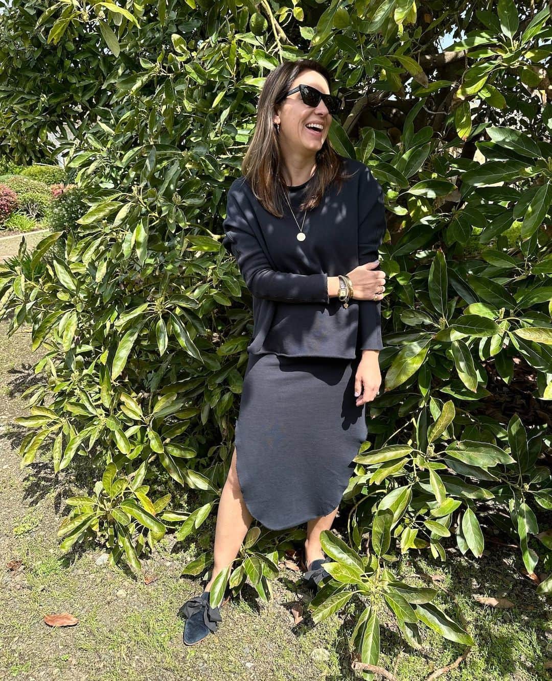 フランク&アイリーンのインスタグラム：「Lindsay Parton, Co-Founder & Curator of @alchemyworks exudes coastal elegance in our Montecito Travel Set! Tap to shop #FrankandEileen」