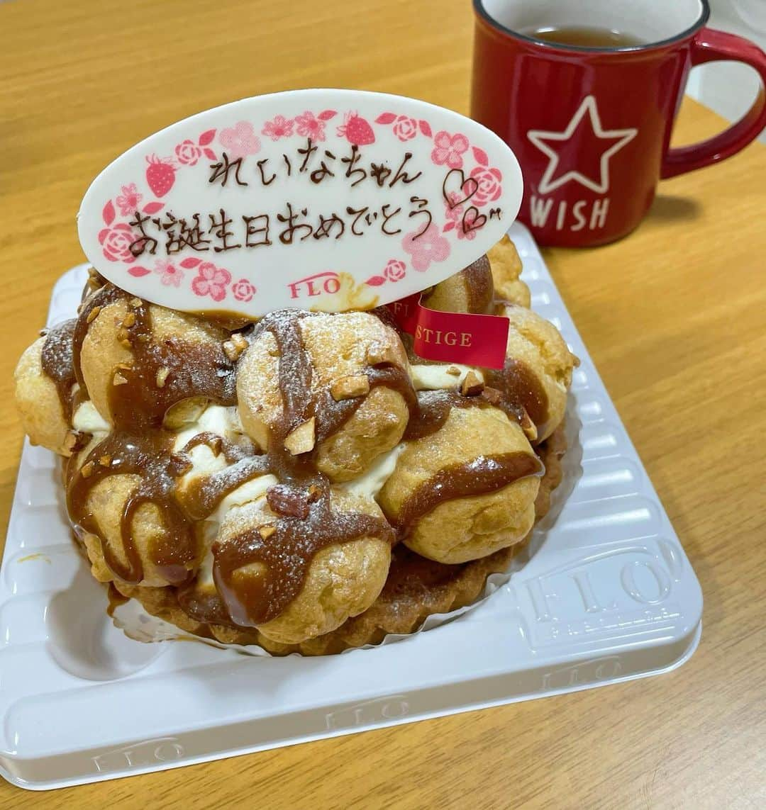 矢内井玲奈のインスタグラム：「明日は忙しい1日になりそうなので、バースデー前祝いしてもらいました🎂✨ 誕生日に予定があるなんて幸せだ☺️  23歳は自分の気持ちや挑戦したいことに素直になれた歳でした！ 温かく見守ってくださった皆さんに心からの感謝を❣️  あと3時間くらいで迎える24歳、よりレベルアップできるよう頑張ります💓」