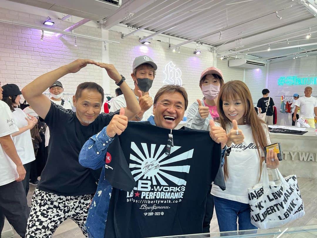 Wataru Katoさんのインスタグラム写真 - (Wataru KatoInstagram)「LIBERTY WALK 　　LBWK NEW LB★SHOP EVENT初日から沢山のご来店でありがとうございました😊  明日の日曜日も元気に営業中〜😁 沢山のご来店でありがとうございました😊  We are open tomorrow Sunday too~😁 Thank you for coming to our store😊  From June 3rd to 11th, LB⚡︎SHOP will be newly opened @the_rampage_official  @yokohama.rubber_jp  @sphere_light  @ldh_japan_official  #libertywalk #lbworks #rampage  #ldh #lamborghini #nissan #toyota #nissangtr #nissanskyline  #stancenation #stance #jdm #ferrari #supercar #mazda #japan」6月3日 21時30分 - libertywalkkato