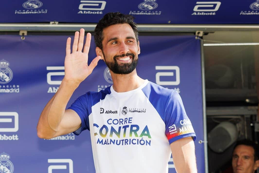 アルバロ・アルベロアのインスタグラム：「Bonita carrera hoy en Valdebebas combatiendo la malnutrición de la mano de @abbottglobal y @fundacion.realmadrid.  Gracias a todos los que os habéis animado a sumar por kilómetros por una buena causa. ¡Seguimos!」
