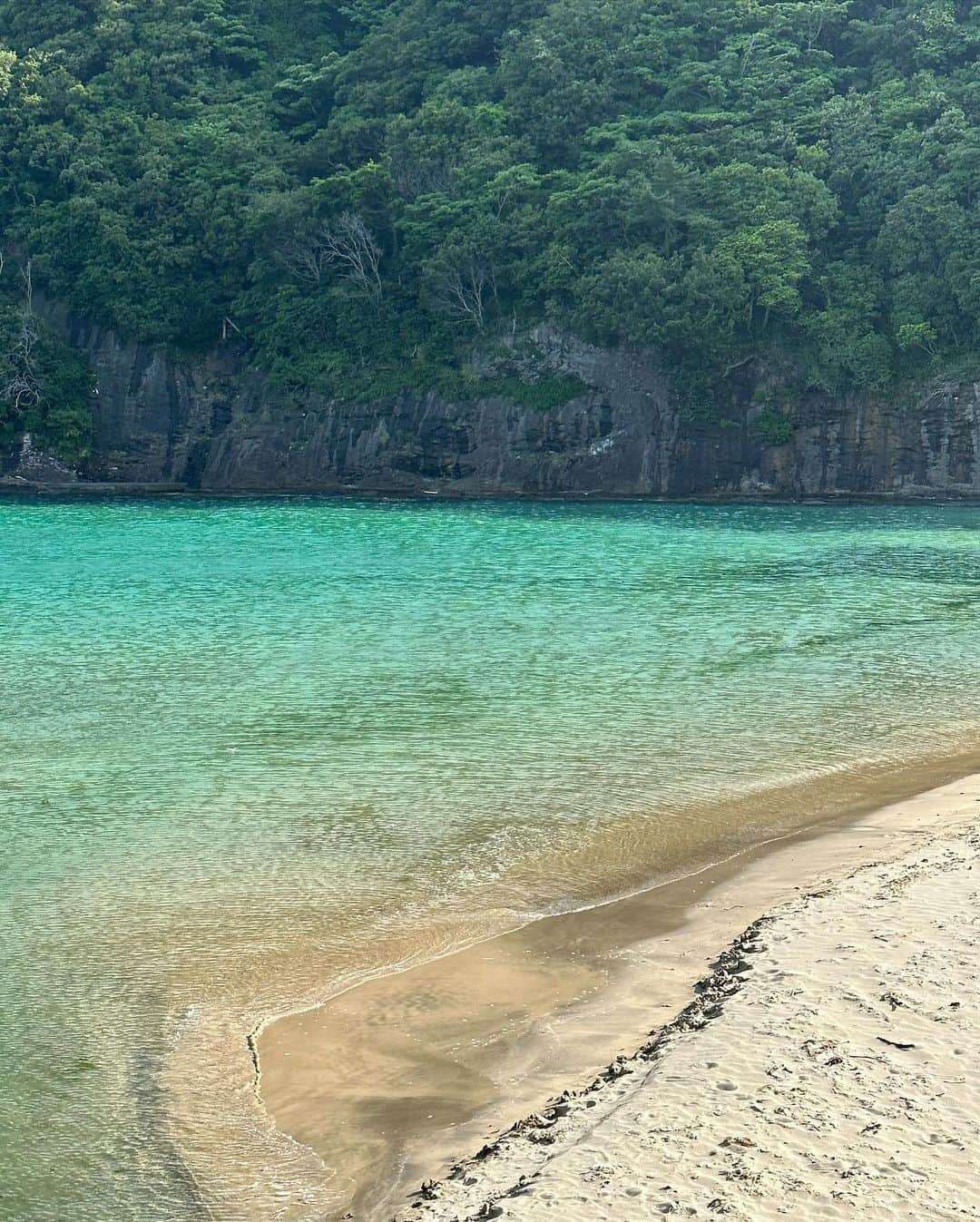 前沢海友さんのインスタグラム写真 - (前沢海友Instagram)「癒しの場所🌱🌳 ㅤㅤㅤㅤㅤㅤㅤㅤㅤㅤㅤㅤㅤ 山にに囲まれて海が透き通ってて 大自然しあわせっ ㅤㅤㅤㅤㅤㅤㅤㅤㅤㅤㅤㅤㅤㅤㅤㅤㅤㅤㅤㅤㅤㅤㅤㅤㅤㅤ ㅤㅤㅤㅤㅤㅤㅤㅤㅤㅤㅤㅤㅤ #大自然 #自然 #癒しの時間 #ファッション #私服 #みんコーデ #nature #photograph #memory #mountain #ocean #fashion #newpost #l4l」6月3日 21時26分 - maezawamiyu