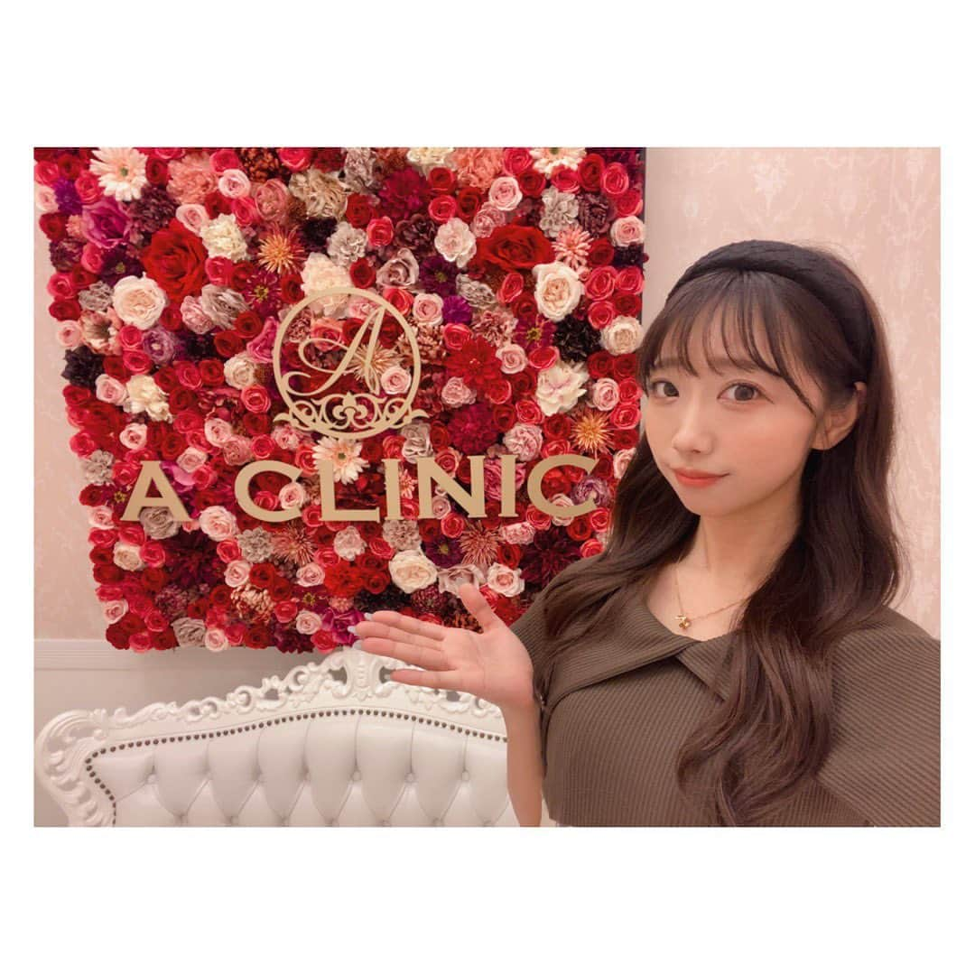 肥川彩愛さんのインスタグラム写真 - (肥川彩愛Instagram)「． ． ． A CLINIC池袋院さん( @a_clinic_ikebukuro )でコリアンノーズの施術を受けたよ💓 ． 今回は柚崎先生( @aclinic_yuzaki )が担当してくれました☺️✨ ． 初めてのヒアルロン酸で緊張してたんだけど、施術中もずっと声をかけたくれて 安心して施術を受けることができました💓 ． ずっと低い鼻に悩んでたから今回コリアンノーズの施術ができて嬉しい☺️ ． 色々と似合う形を提案してくれたりして何もわからないあやにとっては ほんとに感謝でした🙏 ． クリニックの内装も相変わらず綺麗でカウンセリングルームもかわいいから たくさん写真撮っちゃいました🤭笑 ． 鼻も理想の形になって、施術直後(2枚目見てみてね☺️)でも綺麗だけど 完成形になるのが楽しみです💓 ． 次はボトックスとかクマが酷いからクマ取りも検討したいな🫶 ． ． #コリアンノーズ #鼻先革命 #aclinic #aclinic銀座 #aclinic横浜 #aclinic新宿 #aclinic名古屋 #aclinic大阪  #aclinic福岡 #aclinic池袋 #aclinic仙台  #aクリニック #エークリニック #美容外科 #鼻整形 #団子鼻 #アップノーズ #柚崎一輝」6月3日 21時26分 - ayame_1108