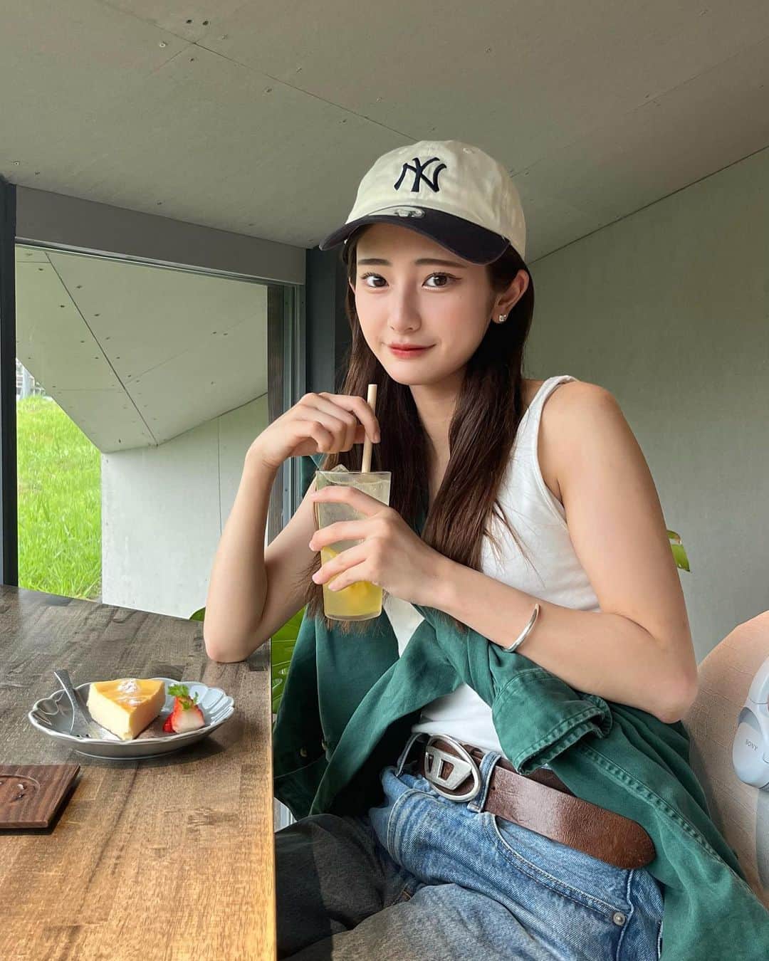 大西陽羽のインスタグラム：「雨の日のカフェも悪くないよね☔️」