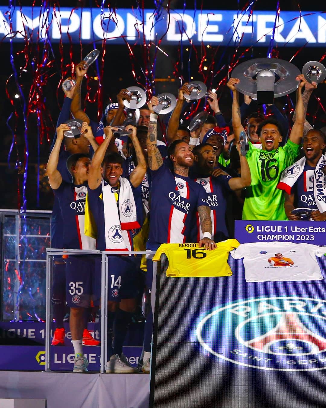 パリ・サンジェルマンFCさんのインスタグラム写真 - (パリ・サンジェルマンFCInstagram)「Paris Saint-Germain is the champion of France for the 1️⃣1️⃣th time in its history! ❤️💙 Le Paris Saint-Germain est champion de France pour la 1️⃣1️⃣ème fois de son histoire ! ❤️💙  ❤️ #ÁnimoSergioRico 💙  #HistoryIsMadeInParis」6月4日 6時55分 - psg