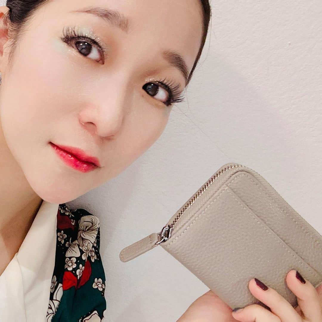 世手子さんのインスタグラム写真 - (世手子Instagram)「Thank you for the solo concert🎹🎤 got a new wallet^ - ^ it's been a wonderful night🎶🎼 #パルトネール ライブ有難うございました( ^ω^ ) #ピアノ弾き語りライブ  沢山の方に見ていただき本当に感謝です🥲 この日は @lasiem_jp #LASIEM #ラシエム  #ミニ財布 を新調✨✨ 物販のお釣り入れにも最適です(*'▽'*) カードも沢山入るからさらに便利(*´ω`*) #楽天SS #楽天スーパーセール #プチプラ #ファッション小物 #ドタバタ育児  #二児のママ  #2児育児 #赤ちゃんのいる暮らし  #3歳男の子 #3歳差育児  #二児の母 #二児ママ  #ママシンガー  #二児育児 #2児ママ #2児のママ #赤ちゃんのいる生活 #PR」6月4日 7時06分 - rojide