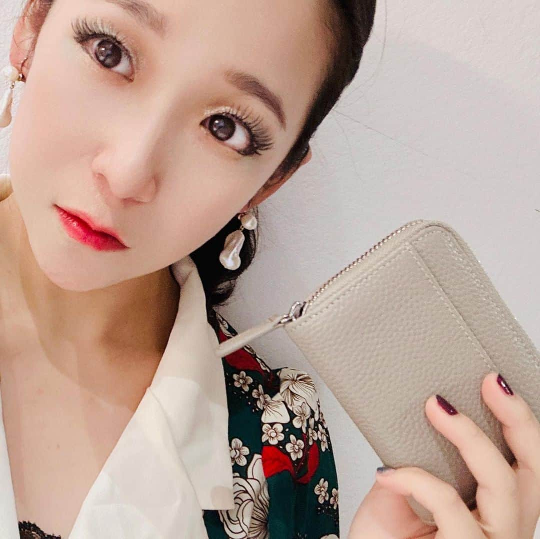 世手子さんのインスタグラム写真 - (世手子Instagram)「Thank you for the solo concert🎹🎤 got a new wallet^ - ^ it's been a wonderful night🎶🎼 #パルトネール ライブ有難うございました( ^ω^ ) #ピアノ弾き語りライブ  沢山の方に見ていただき本当に感謝です🥲 この日は @lasiem_jp #LASIEM #ラシエム  #ミニ財布 を新調✨✨ 物販のお釣り入れにも最適です(*'▽'*) カードも沢山入るからさらに便利(*´ω`*) #楽天SS #楽天スーパーセール #プチプラ #ファッション小物 #ドタバタ育児  #二児のママ  #2児育児 #赤ちゃんのいる暮らし  #3歳男の子 #3歳差育児  #二児の母 #二児ママ  #ママシンガー  #二児育児 #2児ママ #2児のママ #赤ちゃんのいる生活 #PR」6月4日 7時06分 - rojide