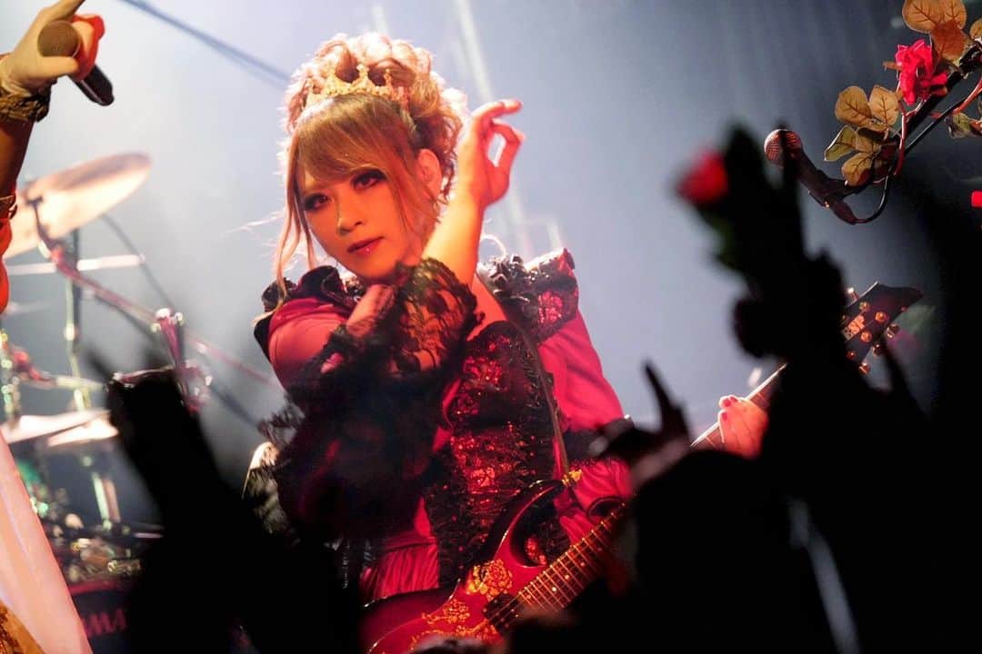 HIZAKIさんのインスタグラム写真 - (HIZAKIInstagram)「Versailles Live Tour "Varoque" 2023 〜華麗なる様式美の逆鱗〜 新横浜NEW SIDE BEACH!!  久しぶりのパンパンのライブハウスは楽しすぎたー！  #Versailles #HIZAKI」6月4日 7時12分 - hizaki_official