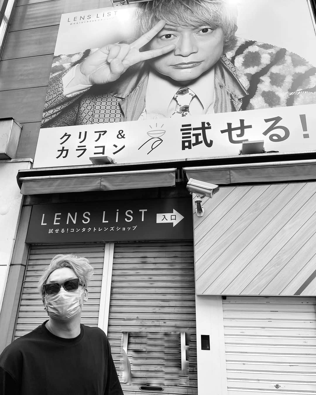 香取慎吾のインスタグラム：「渋谷 目んとこピースして撮ればよかった忘れた #レンズリスト #LENSLiST」
