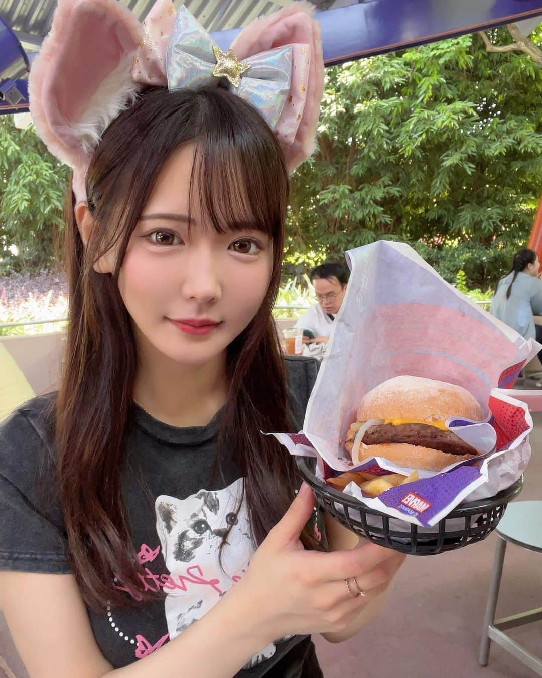 広瀬なるみのインスタグラム：「お久しぶりです。🍔」