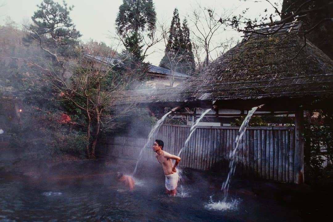 Michael Yamashitaさんのインスタグラム写真 - (Michael YamashitaInstagram)「Kyushu, formed by volcanoes and geothermic forces, is a hot spring heaven,  number one in Japan for the number of onsen. For thousands of years, these steaming, mineral-rich waters have healed and soothed emperors, samurai and regular people.  #onsen♨️ #onsenislandkyushu #jigokudani」6月4日 7時29分 - yamashitaphoto