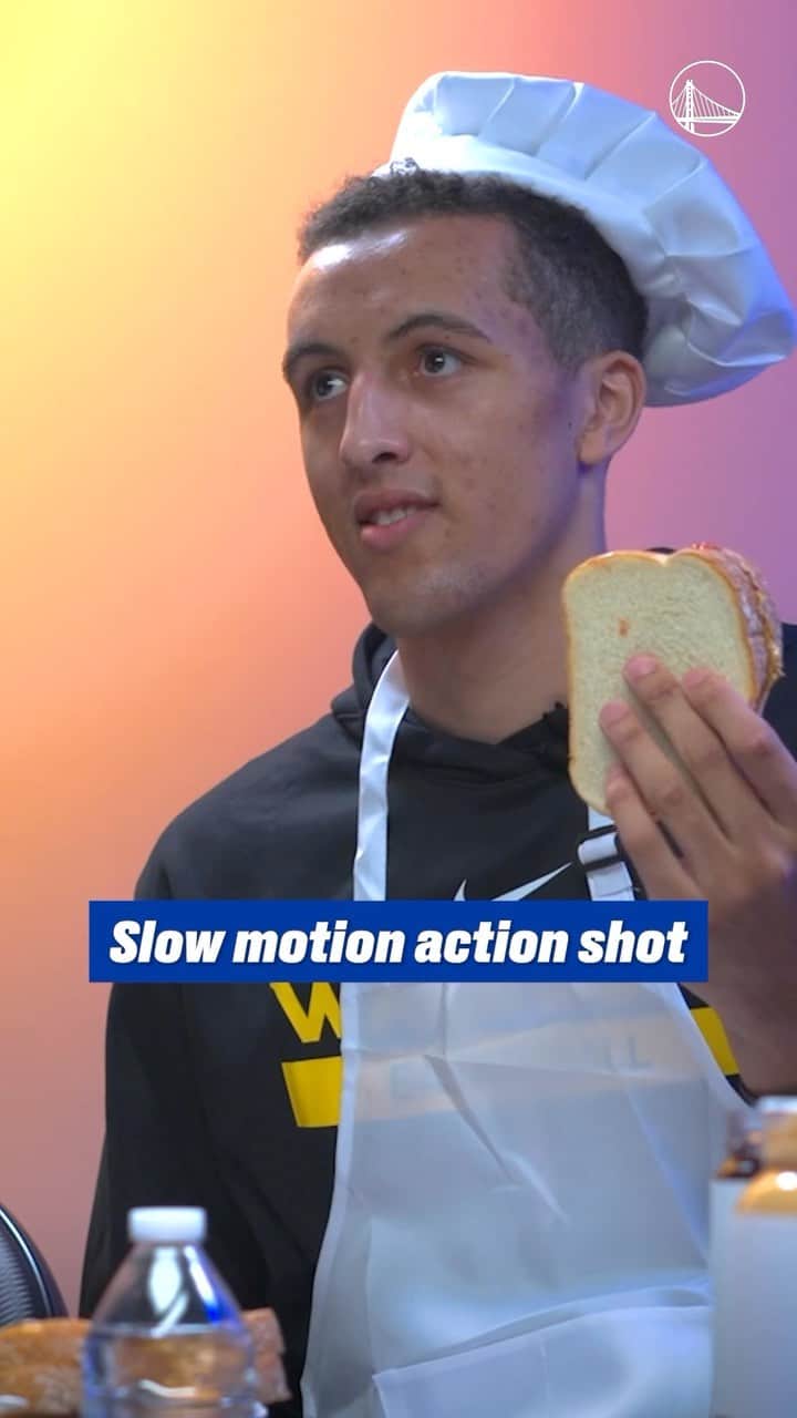 ゴールデンステート・ウォリアーズのインスタグラム：「PBJ went 20 years without trying a PB&J!  Now, it’s his go-to snack! 👀」