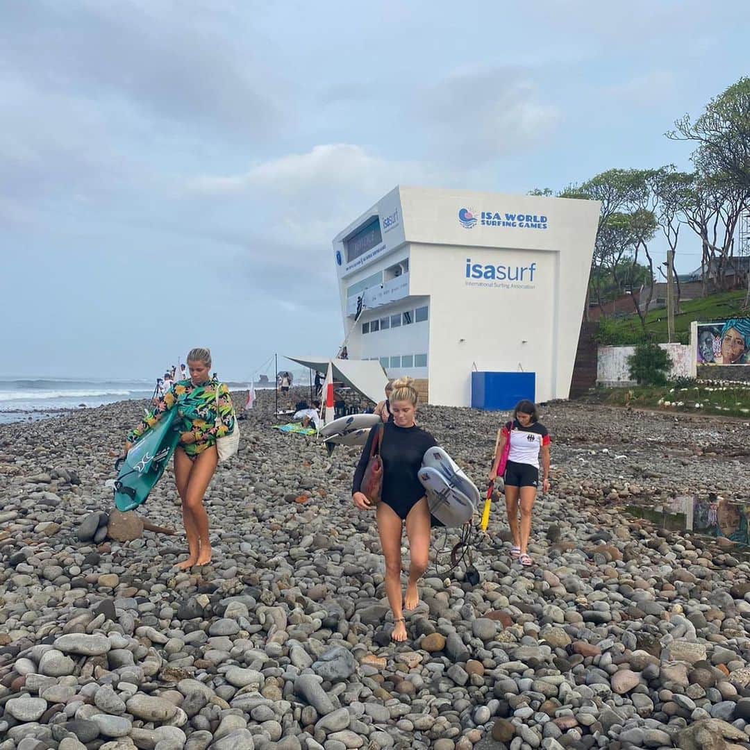 hurleyさんのインスタグラム写真 - (hurleyInstagram)「Some of our favorite moments with the crew at the 2023 Surf City El Salvador World Surfing Games‼️   📸 @isasurfing」6月4日 7時43分 - hurley