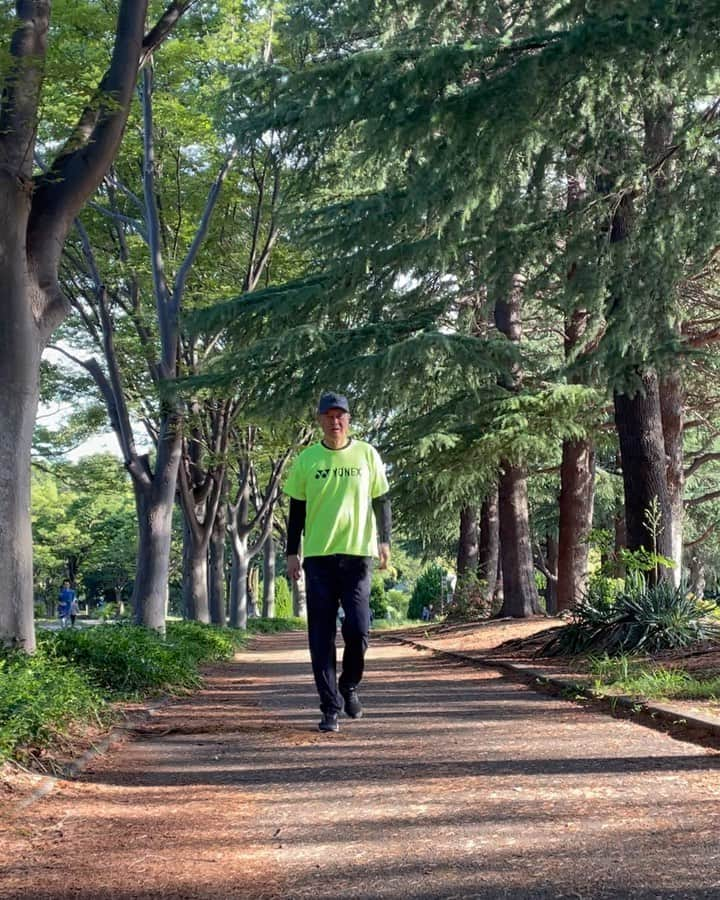 金石昭人のインスタグラム：「カネやん散歩🚶  お久しぶりでございます😄  清々しい朝でございます😁  今日も張り切って過ごすのでございます😙  どやでございます😉  #カネやん散歩 #お久しぶり #清々しい朝 #どや」