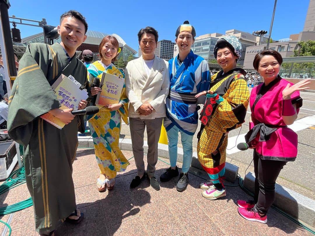 越村江莉のインスタグラム：「高橋克典さま ありがとうございました！ Bigゲストにずっとソワソワしており、本番も本当に来てくださったんだぁー🥹🥹🥹 でした！❤️ ありがとうございます！  中継会場には克典さんを見るべく朝から お越しのお方もいらっしゃいました！ 素敵でしたー！！！！😭❤️  そして 誰か気付いてるかな？ 私の腰元の手拭いは 歌舞伎座の模様です。笑 右團次さま意識でつけました🥹💚」