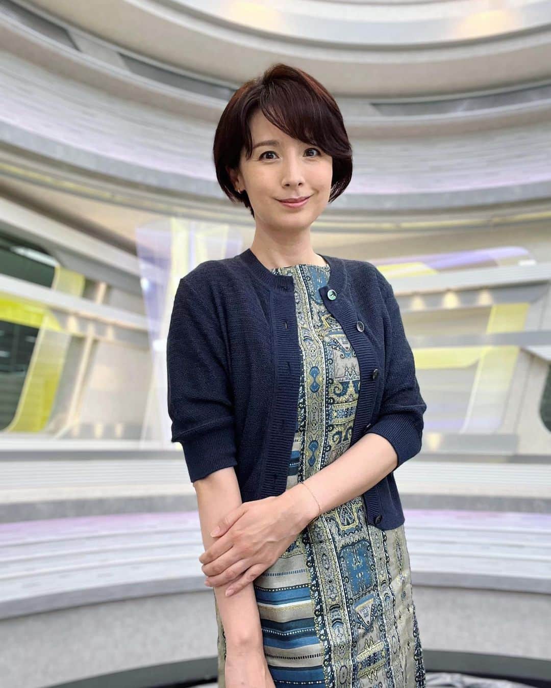 野村真季のインスタグラム：「ANNニュース 着用衣装  1〜3枚目 5/31 午後ニュース  4〜6枚目 6/2 朝ニュース/昼ニュース  #テレビ朝日 #アナウンサー #アナウンサー衣装 #ootd #40代コーデ #40代ファッション #50代ファッション #大人コーデ #大人ファッション  #野村真季」