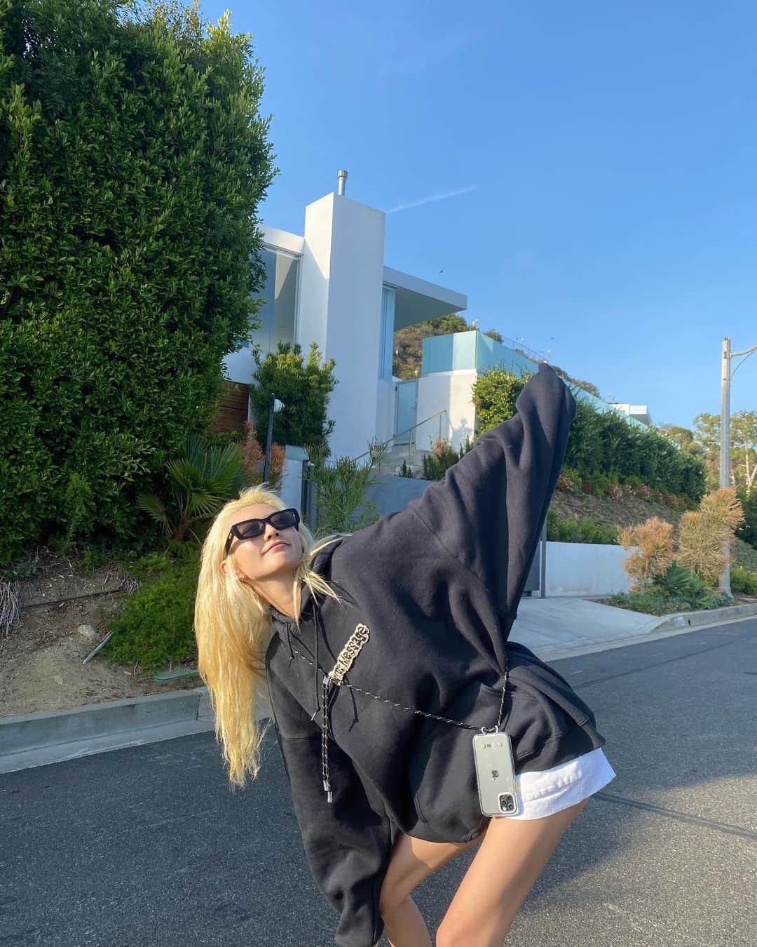 のインスタグラム：「Be the energy you want to attract 😎」
