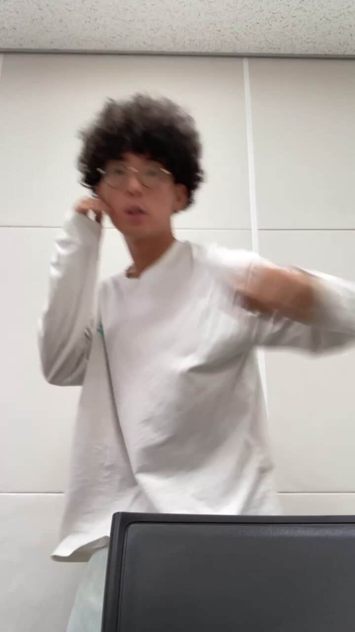 きむらバンドのインスタグラム：「会話に出てきた単語で歌を歌う男の配信。 6月4日ザザポケッツで19時15分からあてかんお待ちしてます！！」