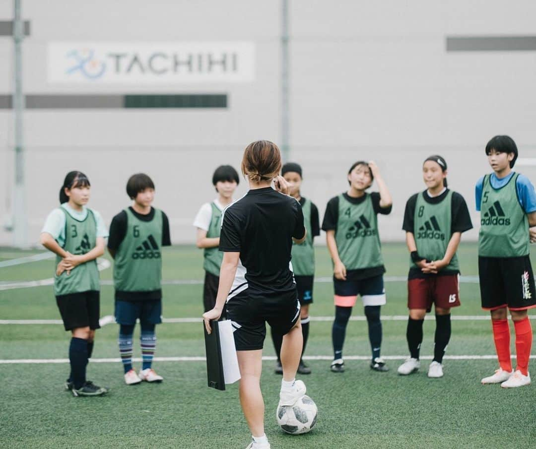 岩渕真奈さんのインスタグラム写真 - (岩渕真奈Instagram)「⚽️🇪🇸✨ ⁡ ⁡ 今年もスペインで行われる大会 EastMallorcaGirlsCUP🇪🇸にアンバサダーとして 関わらせていただく事になりました！！！✨ ⁡ 夢を追いかけてるみなさん 海外に出てみたいと思っているみなさん ぜひチャレンジしてみてください🌈🌈🌈  セレクションに私も伺います🫡⚽️  3枚目のバーコードを読み取るか下記ホームページにアクセスしてみてください！！  http://eplus-u.com/blog/2023/05/27/4552  ⁡ #スペイン　#サッカー少女　#EastMallorcaGirlsCUP」6月3日 23時19分 - iwabuchi.m_jp