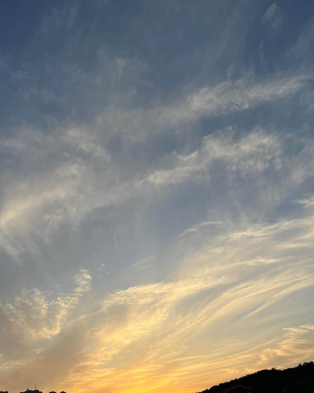 ソアさんのインスタグラム写真 - (ソアInstagram)「내가 너무 사랑하는 하늘 구름 달🤍」6月3日 23時20分 - seoa_p